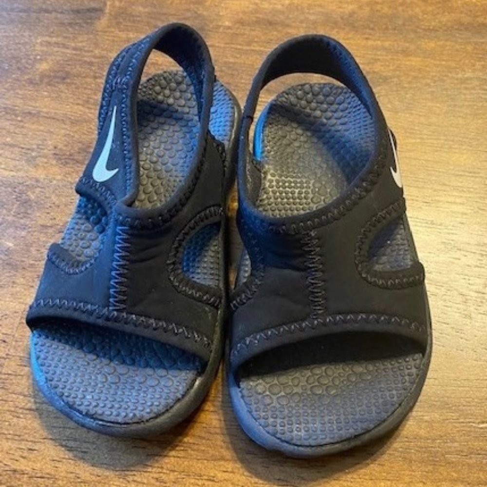 Nike sandals Size 5